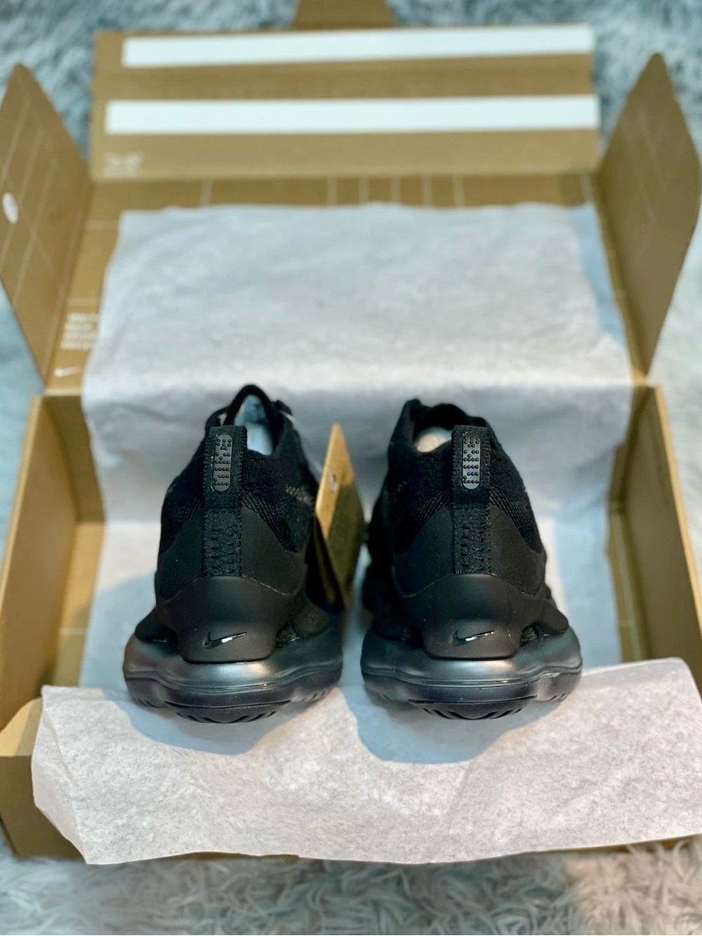 Men's All-Black Knit Slip-On Sneakers - Picture 5 of 7